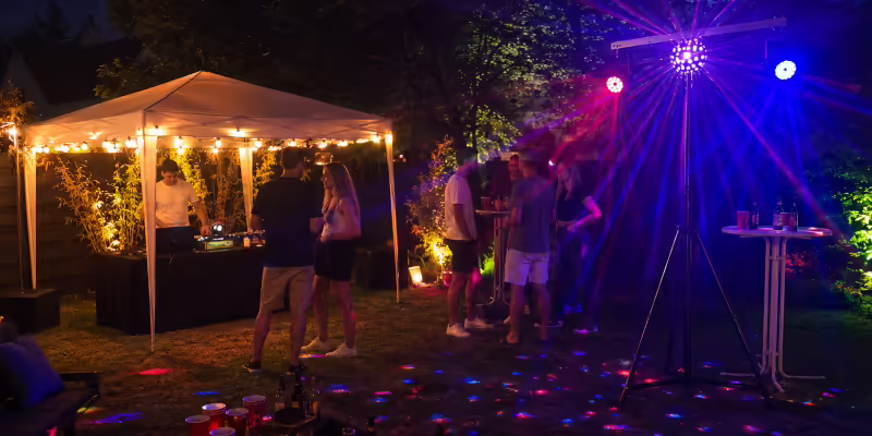 Gartenparty mit Lichttechnik