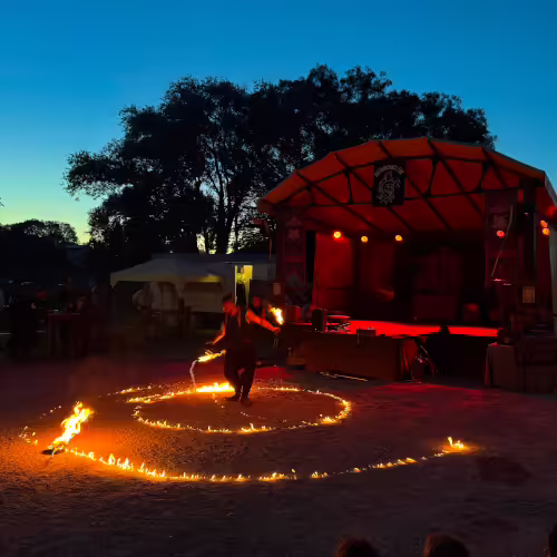 Zeitreise Isen - Feuershow Veranstaltungstechnik Bühne